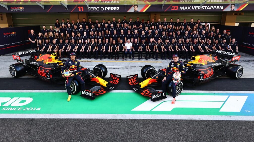 f1-to-megalo-diazygio-giati-o-chorner-efyge-apo-ti-red-bull