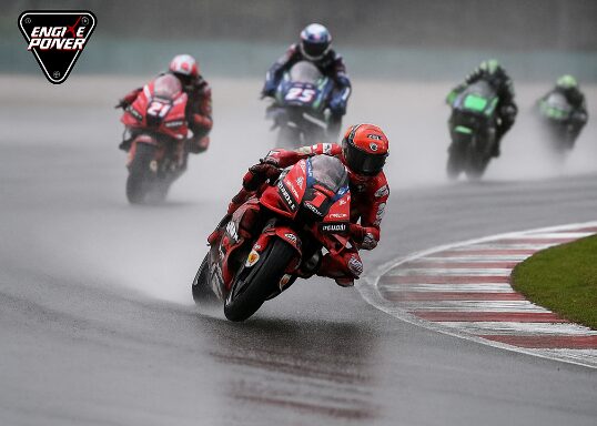 motogp-malaysia-2025-francesco-bagnaia-pairnei-tin-pole-oi-alloi-pianontai-ston-ygro-efialti 2 | ENGINE POWER motogp-malaysia-2025-francesco-bagnaia-pairnei-tin-pole-oi-alloi-pianontai-ston-ygro-efialti