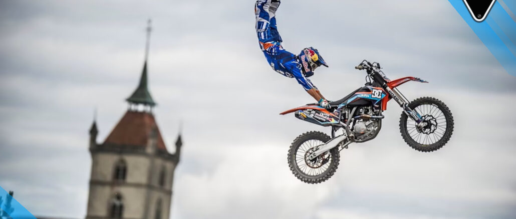 afieroma-robbie-maddison-o-anthropos-pou-petaxe-me-michani