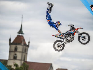 afieroma-robbie-maddison-o-anthropos-pou-petaxe-me-michani