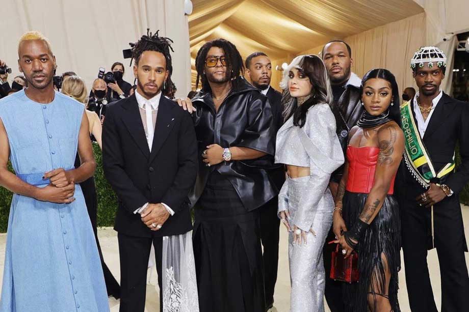 i-moda-tis-formula-1-pos-ta-paddock-eginan-oi-nees-pasareles | ENGINE POWER i-moda-tis-formula-1-pos-ta-paddock-eginan-oi-nees-pasareles