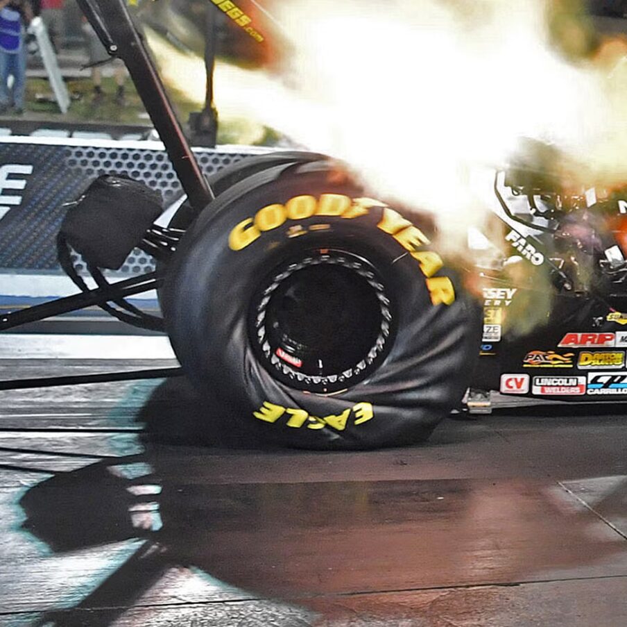 ta-slicks-ton-top-fuel-ta-elastika-pou-tentonontai-20-ekatosta-paramorfonontai-san-lasticho-kai-kratane-11-000-ippous-sto-edafos | ENGINE POWER ta-slicks-ton-top-fuel-ta-elastika-pou-tentonontai-20-ekatosta-paramorfonontai-san-lasticho-kai-kratane-11-000-ippous-sto-edafos