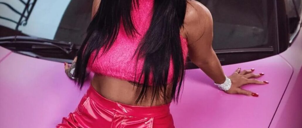 ti-odigoun-oi-pio-diasimes-tragoudistries-tou-planiti-apo-ti-rolls-tis-beyonce-mechri-ti-lamborghini-tis-rihanna