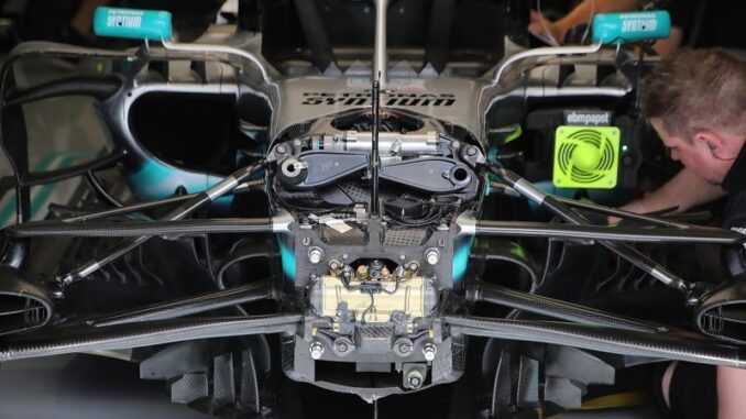 to-heave-spring-tis-formula-1-to-kryfo-trito-amortiser-pou-elegchei-tin-katheti-statherotita-tou-monothesiou