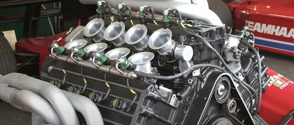 i-anodos-kai-ptosi-ton-v10-sti-formula-1-o-pio-thrylikos-ichos-pou-gennise-mia-olokliri-epochi-tachytitas