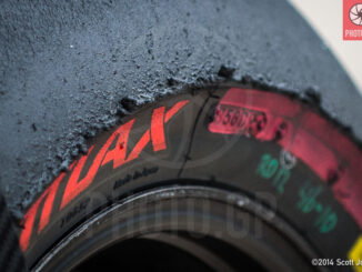 i-thermokrasia-ton-elastikon-sto-motogp-o-aoratos-echthros-pou-metatrepei-mia-teleia-motosykleta-se-patinaz