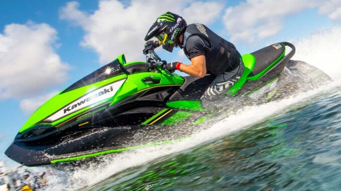 ta-pio-grigora-jet-ski-ston-kosmo-den-einai-apla-paichnidia-paralias