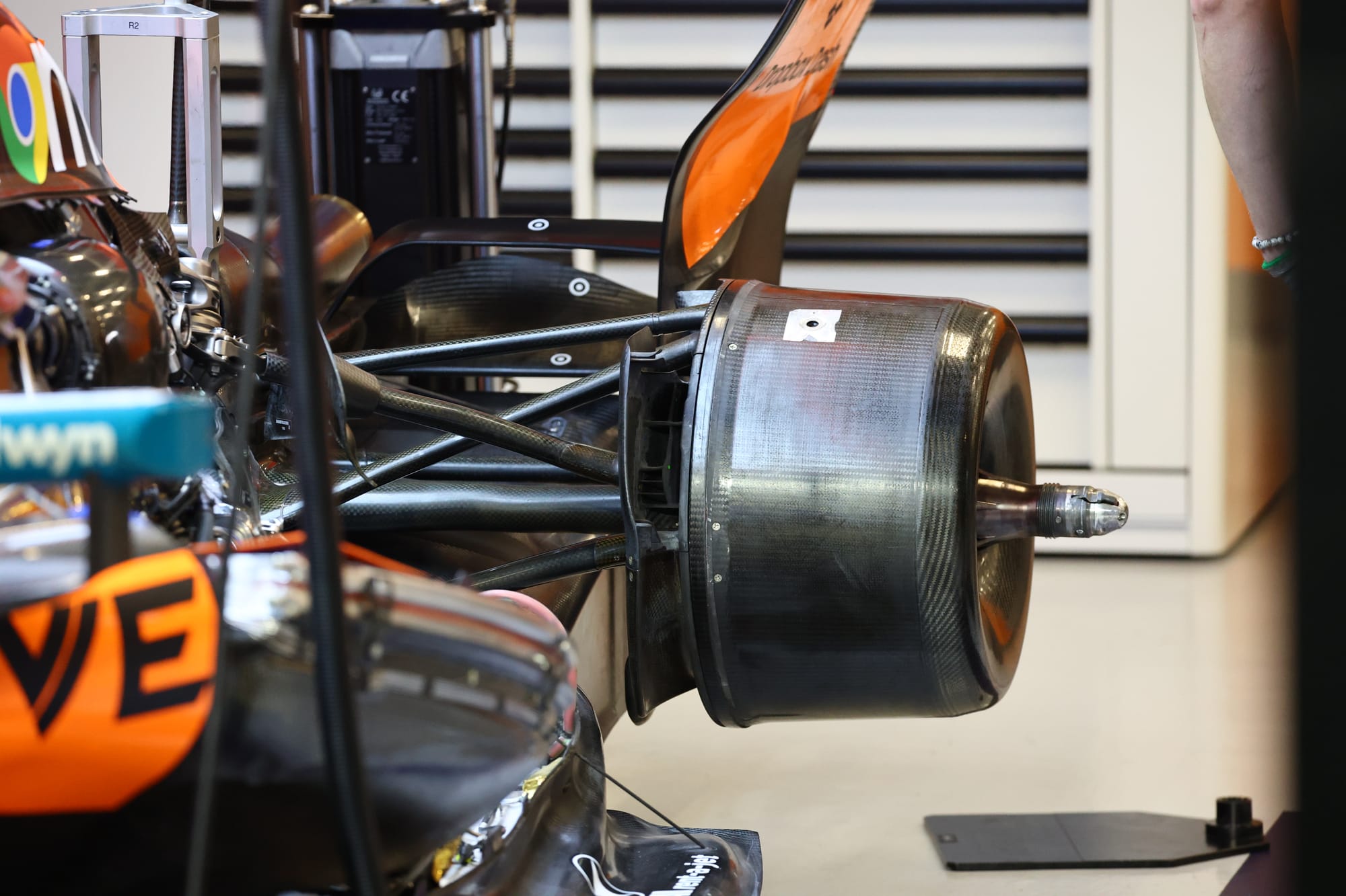 to-brake-cooling-sti-formula-1-o-atheatos-polemos-thermokrasias-pou-krinei-frena-aerodynamiki-kai-an-termatiseis 1 | ENGINE POWER to-brake-cooling-sti-formula-1-o-atheatos-polemos-thermokrasias-pou-krinei-frena-aerodynamiki-kai-an-termatiseis