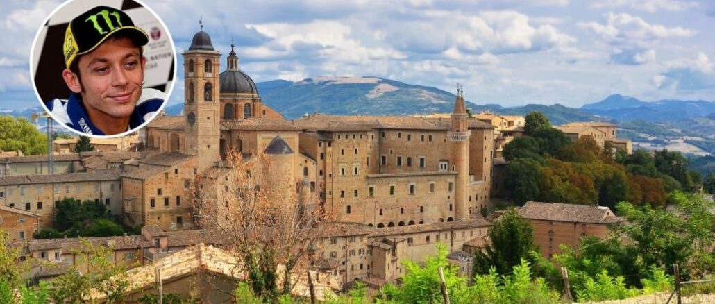 valentino-rossi-i-chrysi-vila-stin-tavullia-kai-to-doro-mamouth-stin-francesca-to-prive-parti-tis-vr46-academy-kai-i-ekplixi-pou-sygkinise-tin-italia