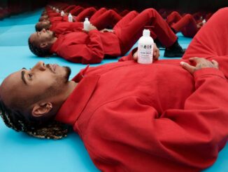 lewis-hamilton-to-digital-detox-sta-chionia-kai-i-profitiki-dilosi-gia-ti-ferrari-to-2026-einai-to-etos-tou-alogou