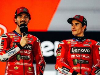 marc-marquez-vs-pecco-bagnaia-o-emfylios-tis-ducati-xekina-prin-tin-proti-ekkinisi-tou-2026-to-paraskinio-sto-gkaraz-kai-i-stratigiki-tou-gigi-dalligna