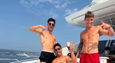 motogp-scandal-o-fabio-quartararo-chorise-animera-ta-christougenna-i-vomva-sto-instagram-kai-i-pagkosmia-pop-star-pou-ton-parigorei-sto-mexiko