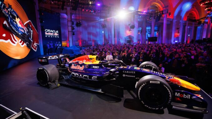 red-bull-ford-2026-i-apovasi-sto-ntitroit-kai-i-apokalypsi-tis-rb22-o-max-verstappen-o-isack-hadjar-kai-i-nea-epochi-ton-tavron
