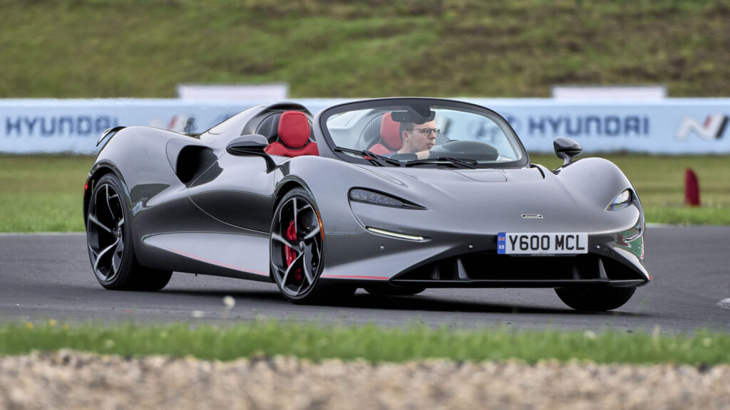 mclaren-elva-i-techni-tou-na-damazeis-ton-anemo-choris-gyali