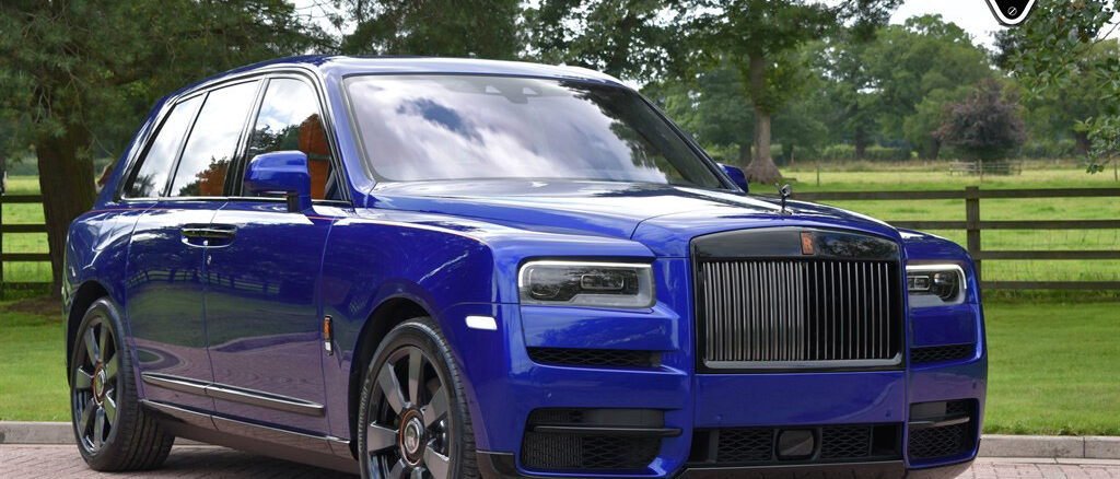 rolls-royce-cullinan-blue-shadow-ena-taxidi-stin-akri-tou-diastimatos