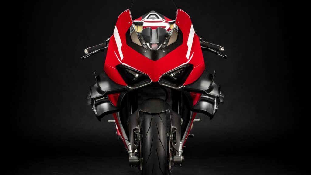 ducati-superleggera-v4-to-apolyto-carbon-aristourgima