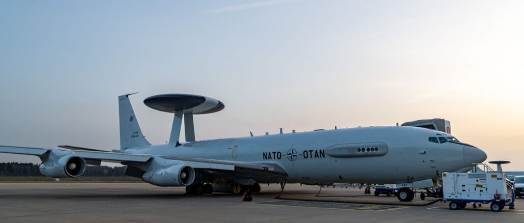 Αεροσκάφος E-3A AWACS με δίσκο ραντάρ στη βάση Geilenkirchen. AWACS: Η ιστορία των ιπτάμενων κέντρων επιτήρησης | Engine Power. Φωτογραφία: NATO.