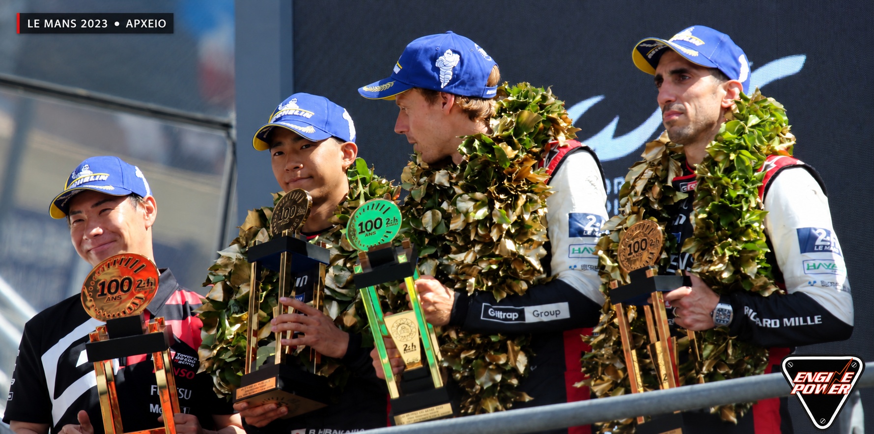 Ryo Hirakawa δεύτερος από αριστερά στο βάθρο του Le Mans 2023 με την Toyota