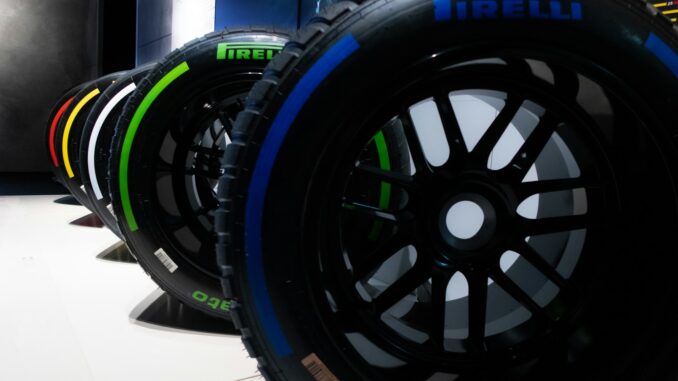 Ελαστικά Formula 1 σε έκθεση για το άρθρο «Graining και blistering στη F1: Γιατί χάνεται η πρόσφυση» του Engine Power.