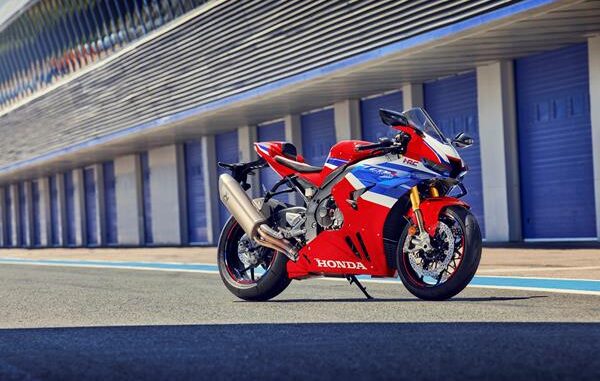 Honda Fireblade SP 2024: ημιενεργή ανάρτηση μοτοσυκλέτας Öhlins SmartEC3, στο αφιέρωμα του Engine Power.