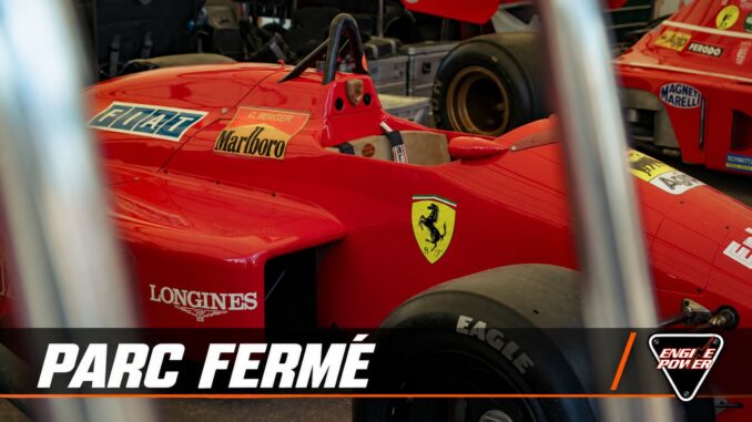 Parc fermé στη Formula 1: ιστορικά μονοθέσια Ferrari σε έκθεση με λογότυπο Engine Power