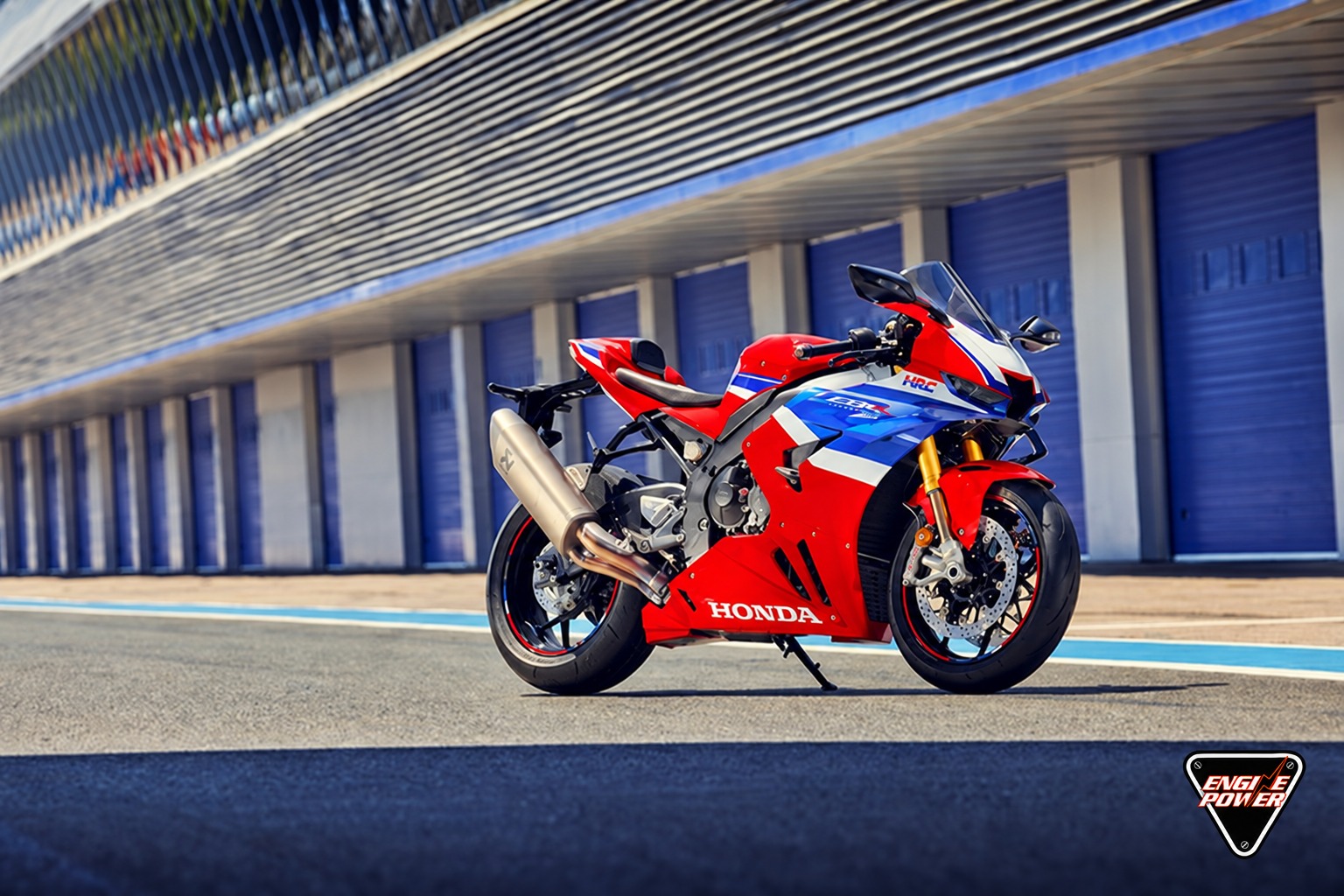 Slipper clutch: ενδεικτική εικόνα Honda Fireblade SP με λογότυπο Engine Power